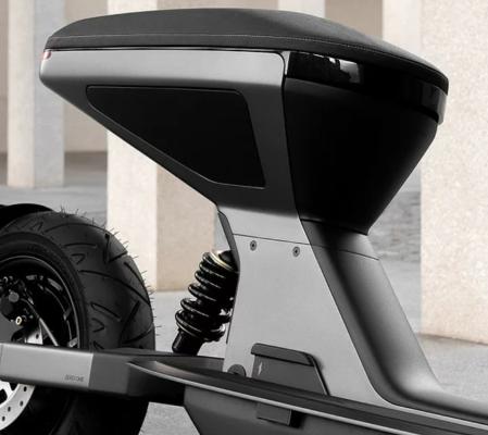 Naon Lucy, la scooter eléctrica reciclable con 160 km de autonomía.