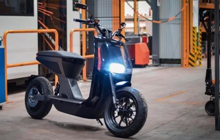 Naon Lucy, la scooter eléctrica reciclable con 160 km de autonomía.