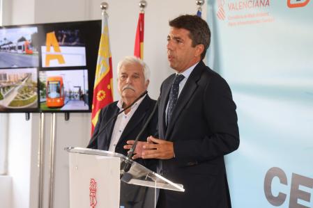 Damián Uclés, junto al presidente Mazón.