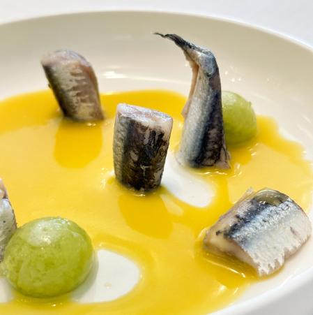 Antxoa es escabeche de aceituna y piparra