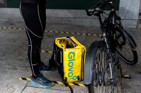 Un repartidor de Glovo