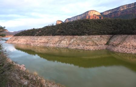 El pantano de Sau acusa la sequía.