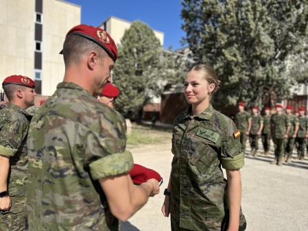 La princesa Leonor durante el acto de entrega de la boina grancé