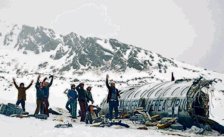 Un moment de la pel·lícula 'La sociedad de la nieve', dirigida per J. A. Bayona