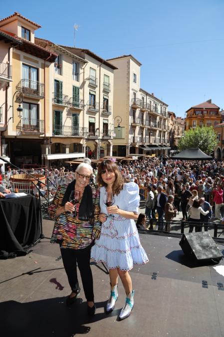 Con Lola Herrera, ribereña del año, en la fiesta de la Vendimia de Aranda de Duero este pasado fin de semana