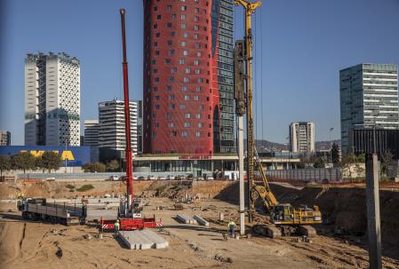 Trabajos de cimentación ayer en el solar de l’Hospitalet de Llobregat donde la Fira se ampliará