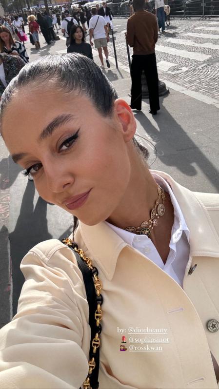 Detalle del look de Victoria Federica para el desfile de Dior