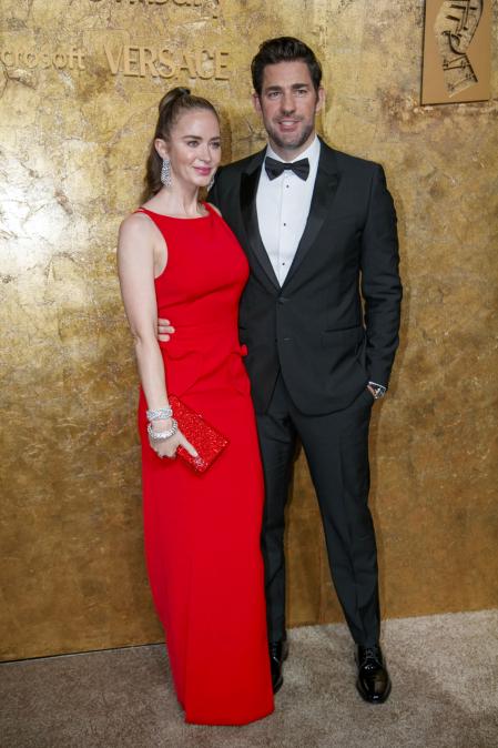 Emily Blunt y  John Krasinski en la alfombra roja de los premios 'The Albies'