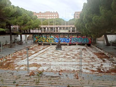 Plaza del Cobi en decadencia.