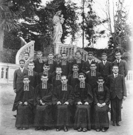Grupo de hermanos Gabrielistas en Can Valls de Sant Vicenç de Llavaneres en 1935