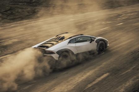 Con una presencia absolutamente aguerrida, el Lamborghini Huracán Sterrato ofrece numerosos accesorios opcionales