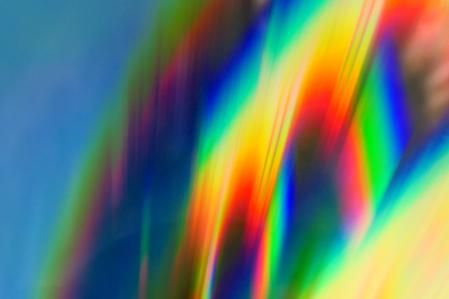 Interpretando el claustro gótico del monasterio de Pedralbes de Barcelona con los colores del arcoíris.