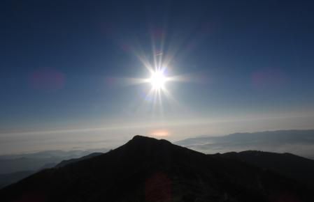 El cielo azul del Turó de l'Home.