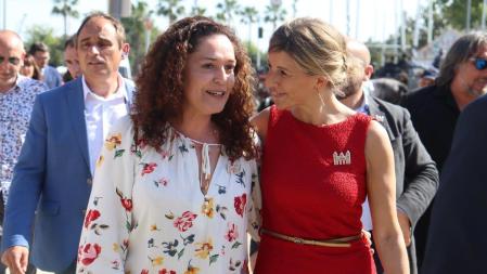 Inmaculada Nieto ('Por Andalucía') junto a Yolanda Díaz, en la Feria de Sevilla