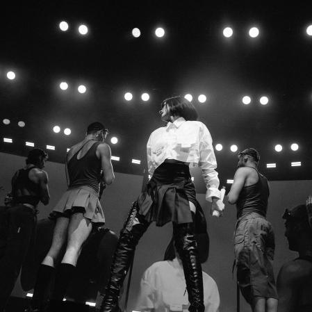 Aitana con su look de Fendi en el primer concierto en Barcelona de su gira 'Alpha Tour'