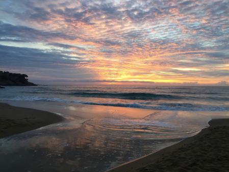 Amanecer en la playa de la Fosca de Palamós.