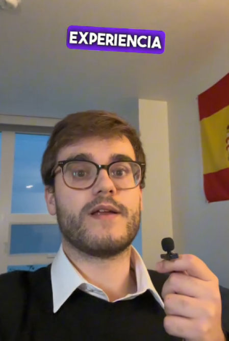 Álvaro tiene un año de experiencia en el sector