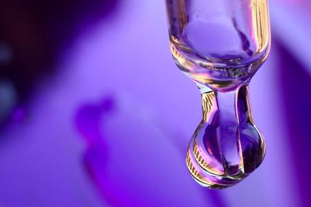 Cuentagotas con reflejos del claustro del monasterio de Pedralbes.