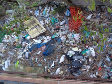 Basura en la estación de Duesaigües - L'Argentera.