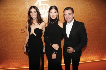 El entrador del FC Barcelona Xavi Hernández junto a su mujer Nuria Cunillera