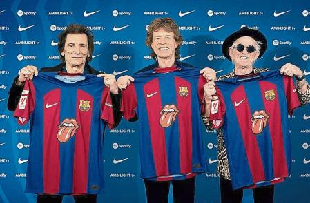Members of the Rolling Stones, Ronnie Wood, Mick Jagger and Keith Richards pose for a picture as they hold FC Barcelona jerseys with the iconic tongue in the center of them, as the Catalan club announced they would wear that jersey in the next Clasico match against Real Madrid on October 28, in this handout picture released on October 19, 2023, in Barcelona, Spain. FC BARCELONA/Handout via REUTERS THIS IMAGE HAS BEEN SUPPLIED BY A THIRD PARTY NO RESALES. NO ARCHIVES