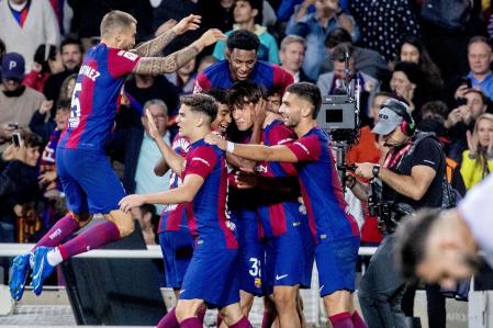 Marc Guiu celebrando su primer gol con el equipo