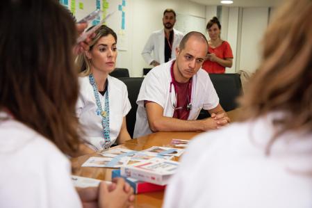 Médicos de urgencias de Bellvitge, durante el juego formativo