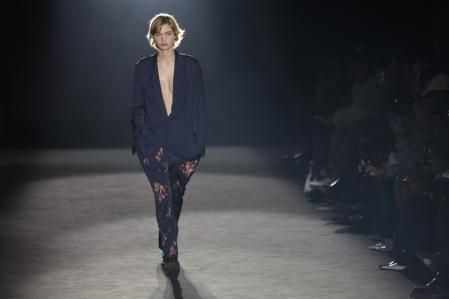 Un look de la colección de Carlota Barrera