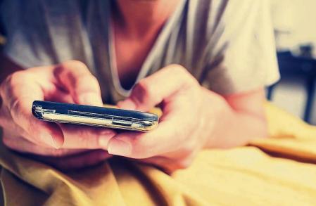El apego excesivo al móvil puede revelar una adicción