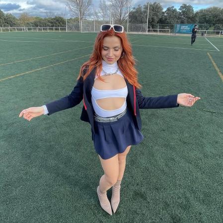 Chloe con su nueva versión del uniforme de Las Encinas