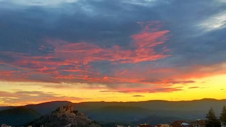 El amanecer del castillo de Cardona.