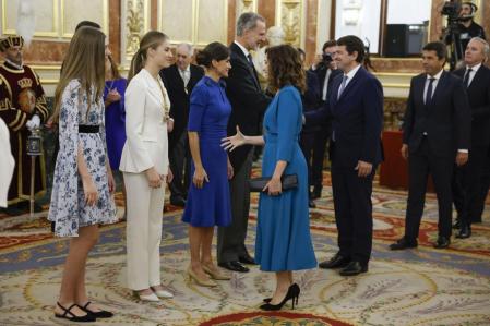 La princesa Leonor, saluda a la presidenta de la Comunidad de Madrid, Isabel Díaz Ayuso.