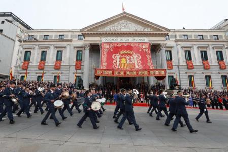 El desfile militar ante el Congreso de los Diputados.