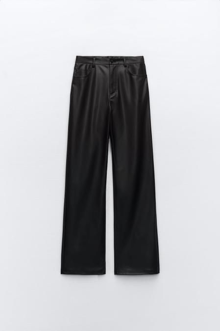 Pantalón de efecto piel de Zara