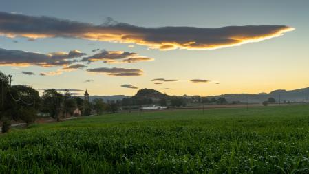 Nubes lenticulares sobre el paisaje de Manlleu.