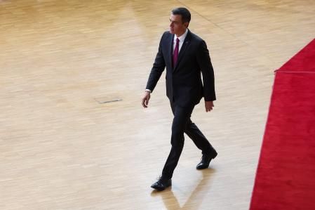 Spanish Prime Minister Pedro Sanchez walks as he attends the European Union leaders summit, in Brussels, Belgium October 26, 2023. REUTERS/Yves Herman