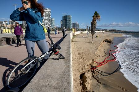 Aspecto que ofrece esta mañana la playa de la Nova Mar Bella