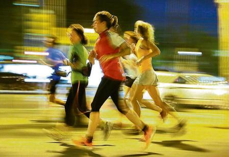 Hoy existen muchas oportunidades de establecer relaciones sociales más allá del entorno laboral, por ejemplo a través de la práctica deportiva&nbsp;&nbsp;