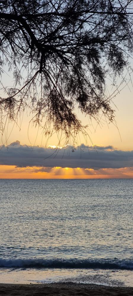 Amanecer en la playa del Pont del Petroli.