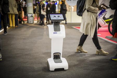 Un robot ya acompaña a ancianos que viven solos