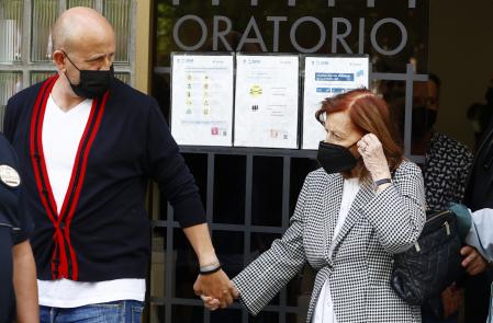 JOurnalist Maria Teresa Campos and Gustavo during the burial of Mila Ximenez in Madrid 23 June 2021