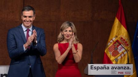 Pedro Sánchez y Yolanda Díaz, en la firma del acuerdo PSOE-Sumar.