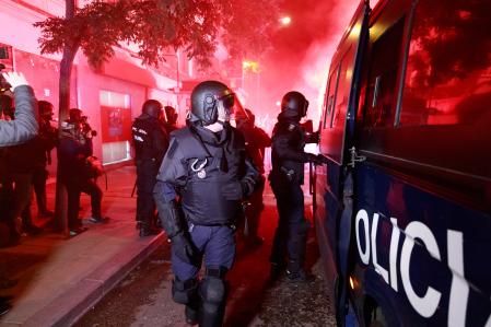 Altercados con la Policia Calle Ferraz Psoe Pedro Sanchez contra amnistía.