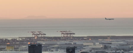 La sierra de Tramuntana de Mallorca vista desde Collserola, en Barcelona.