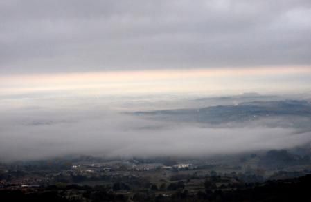 Niebla y humo con inversión térmica visto desde Bellmunt.