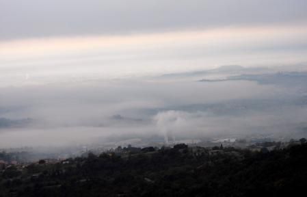 Niebla y humo con inversión térmica visto desde Bellmunt.
