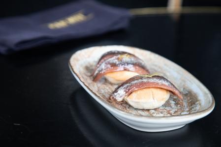 Los chefs Xavi Gómez y Dídac Closa comparten la responsabilidad al frente de la cocina.