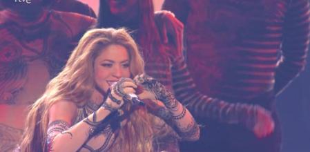 Shakira dedica un Grammy a sus hijos y le lanza un dardo a Piqué: 
