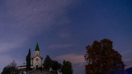Lluvia de leónidas en el santuario de Puig-agut.