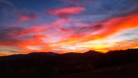 Puesta de sol mágica en Porqueres.